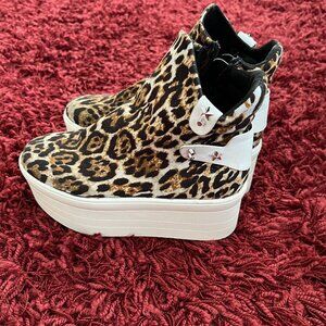 Ideal Shoes Platform Leopard Booties sz 40/9